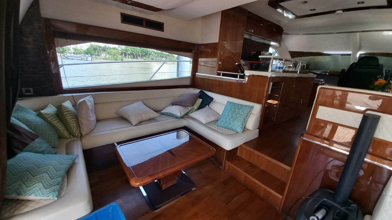 Du thuyền Galeon 660 Fly